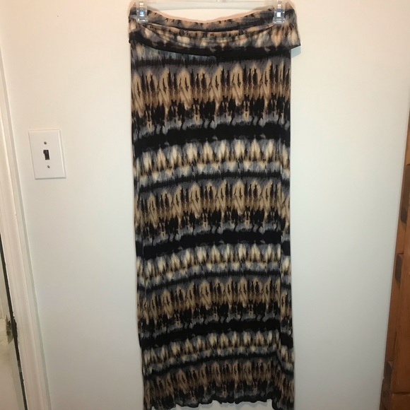 B Jewel Dresses & Skirts - B jewel graphic shirt B Jewel Dresses & Skirts - B jewel graphic shirt